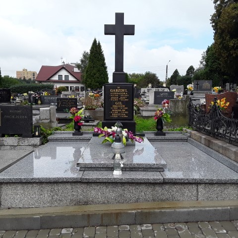 Grób Mirosław Gil