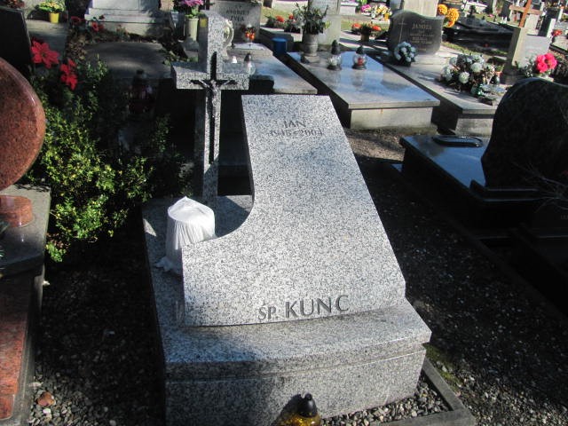 Grób Irena Kunc